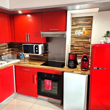 02 - Tres Joli 2 Pieces Avec 3 Lits Pouvant Accueillir Jusqu'A 5 Personnes, Situe Au Rdc Avec Entree Independante, Une Place De Parking Reservee Devant L'Entree Et Terrasse Sur L'Arriere Donnant Sur Parc Arbore, Tout Le Linge De Maison Est Fourni Razac-sur-lʼIsle Екстериор снимка
