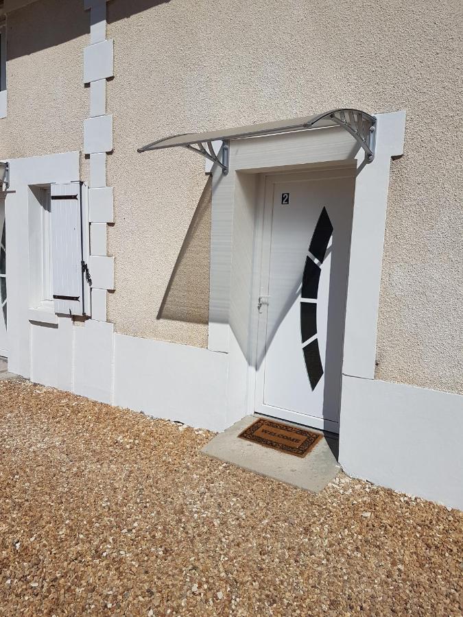 02 - Tres Joli 2 Pieces Avec 3 Lits Pouvant Accueillir Jusqu'A 5 Personnes, Situe Au Rdc Avec Entree Independante, Une Place De Parking Reservee Devant L'Entree Et Terrasse Sur L'Arriere Donnant Sur Parc Arbore, Tout Le Linge De Maison Est Fourni Razac-sur-lʼIsle Екстериор снимка