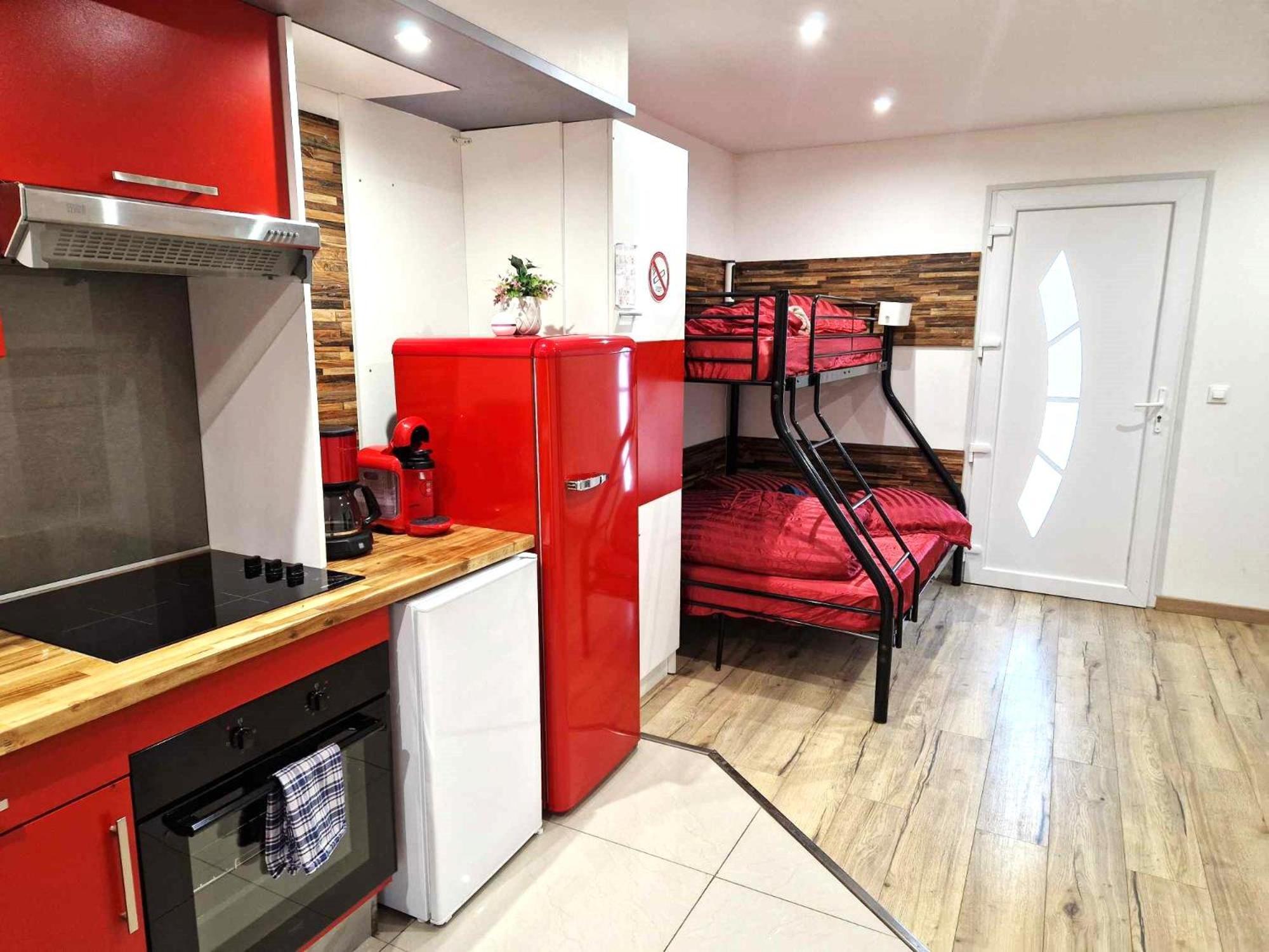 02 - Tres Joli 2 Pieces Avec 3 Lits Pouvant Accueillir Jusqu'A 5 Personnes, Situe Au Rdc Avec Entree Independante, Une Place De Parking Reservee Devant L'Entree Et Terrasse Sur L'Arriere Donnant Sur Parc Arbore, Tout Le Linge De Maison Est Fourni Razac-sur-lʼIsle Екстериор снимка