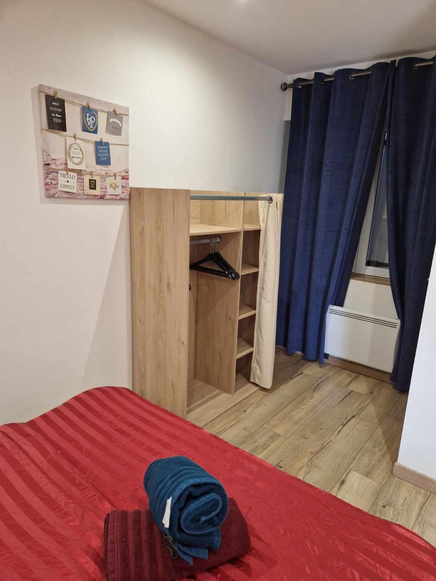 02 - Tres Joli 2 Pieces Avec 3 Lits Pouvant Accueillir Jusqu'A 5 Personnes, Situe Au Rdc Avec Entree Independante, Une Place De Parking Reservee Devant L'Entree Et Terrasse Sur L'Arriere Donnant Sur Parc Arbore, Tout Le Linge De Maison Est Fourni Razac-sur-lʼIsle Екстериор снимка