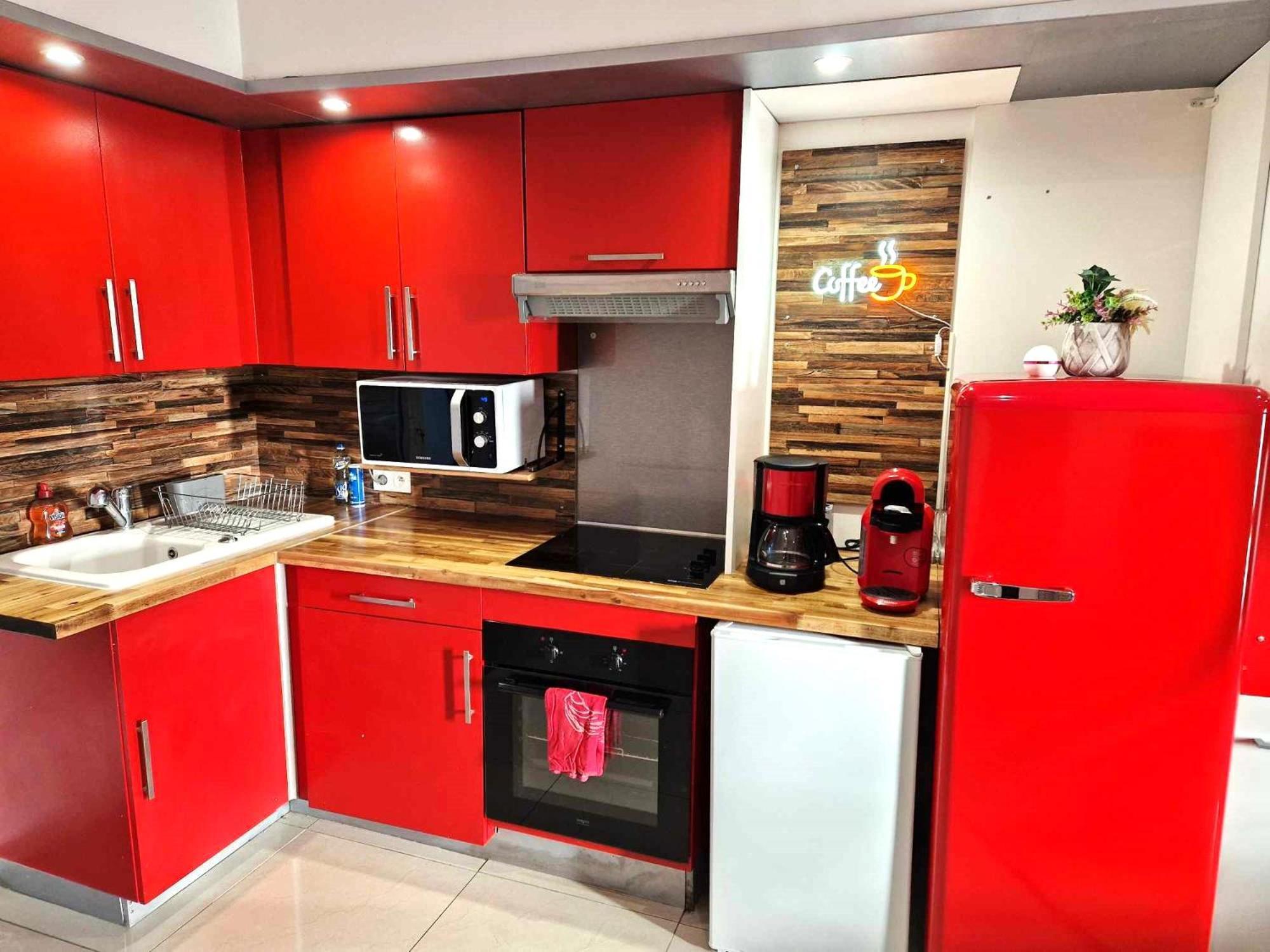 02 - Tres Joli 2 Pieces Avec 3 Lits Pouvant Accueillir Jusqu'A 5 Personnes, Situe Au Rdc Avec Entree Independante, Une Place De Parking Reservee Devant L'Entree Et Terrasse Sur L'Arriere Donnant Sur Parc Arbore, Tout Le Linge De Maison Est Fourni Razac-sur-lʼIsle Екстериор снимка